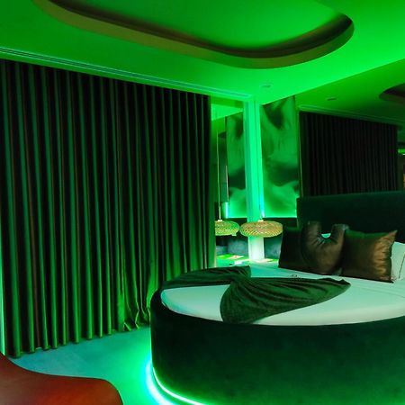 Motel Emocoes Nogueira da Regedoura エクステリア 写真